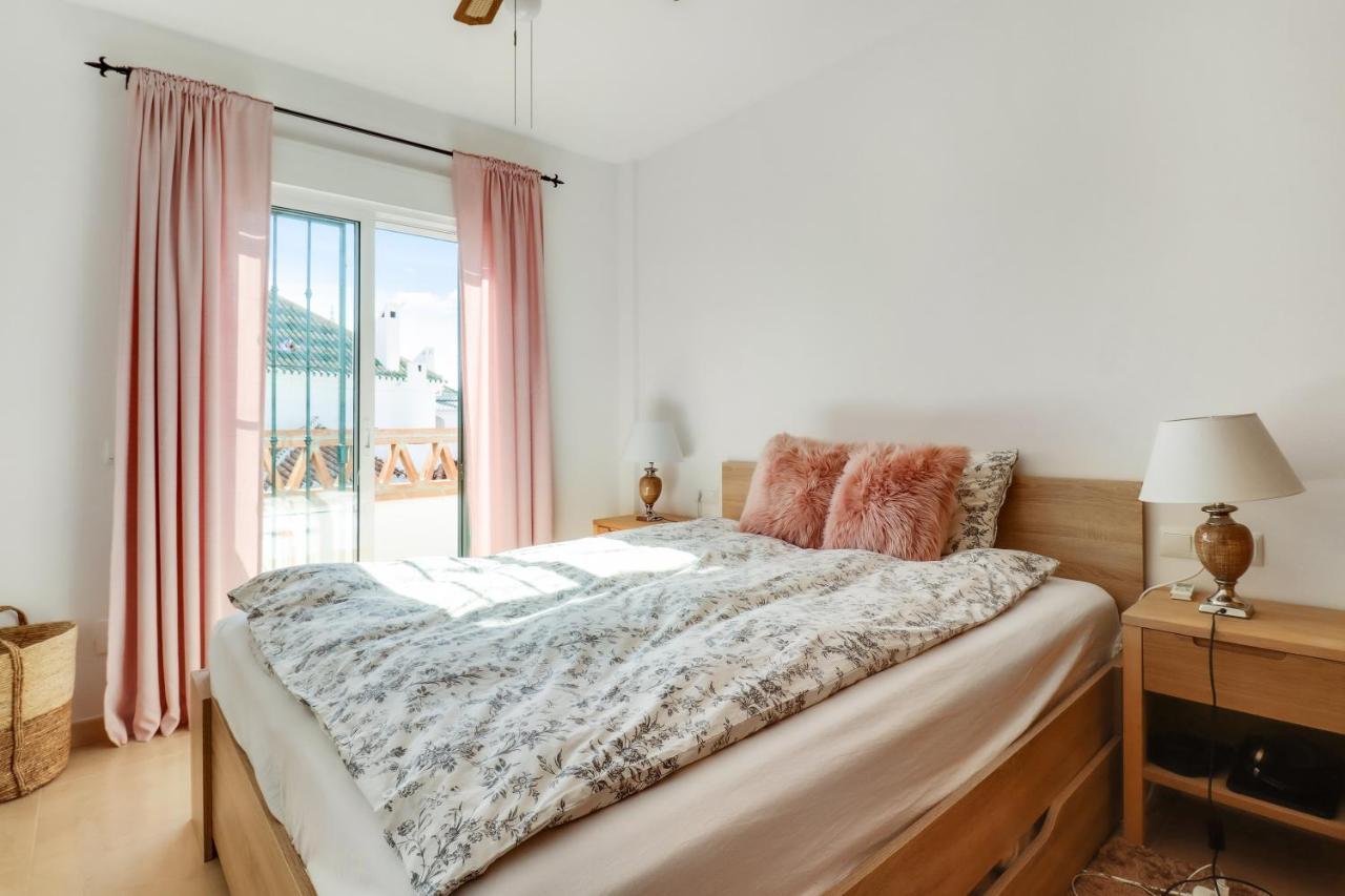 Apt Nerja Chimenea With Ocean View, A/C, & Fiber Apartment Exterior photo
